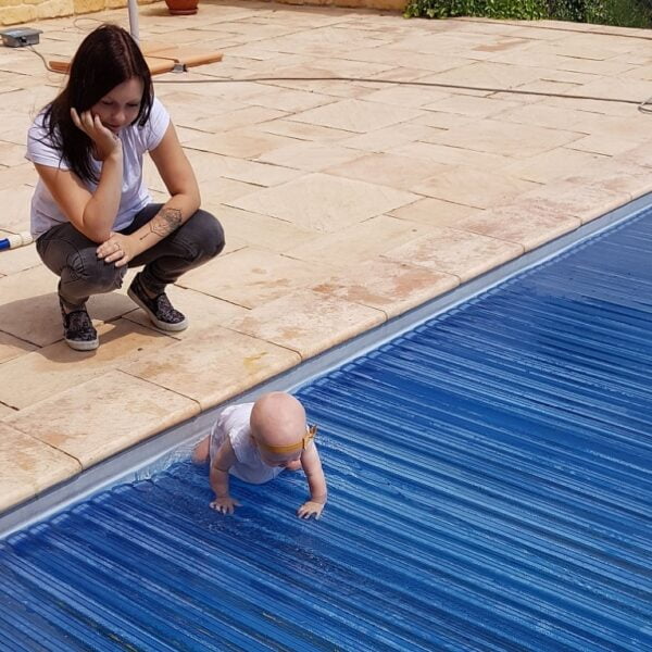 Príklad bezpečnosti bazénových lamiel