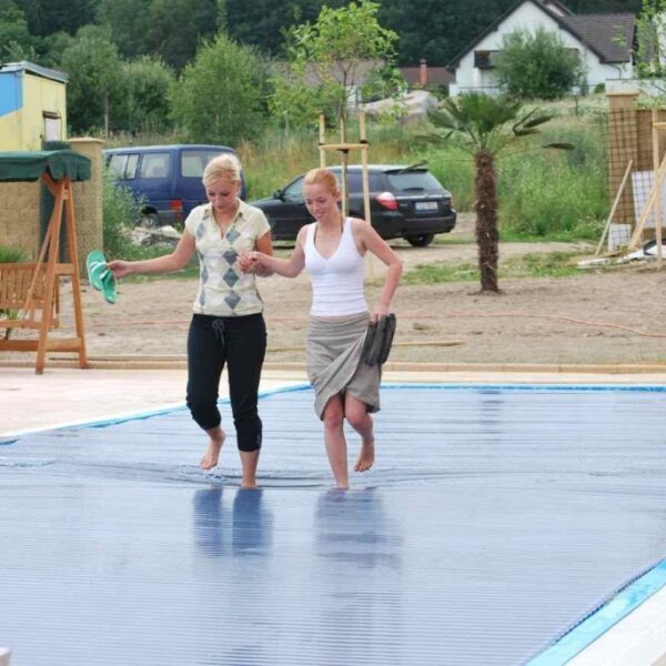 Príklad bezpečnosti bazénových lamiel