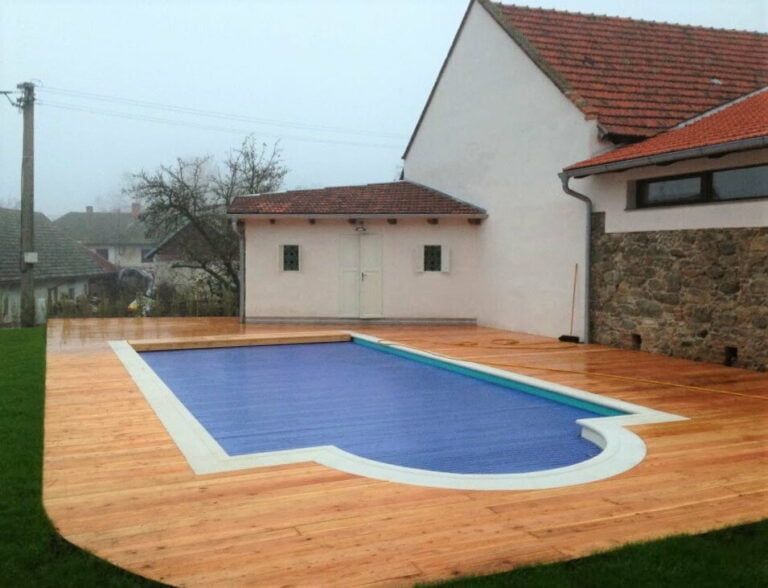 podhladinová inštalácia v stene bazéna